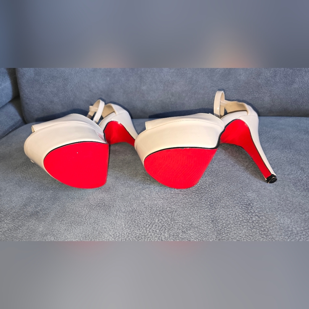 New. Fish mouth shoes with platform 5cm 13cm heel, nude color, red sole